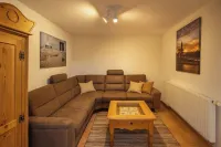 New!!! Cozy little holiday home in an ideal location right on the dike Hotels in Tossens