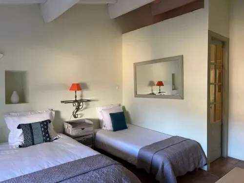 Les Aiguières en Provence - Bed and breakfasts
