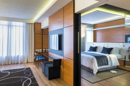 Radisson Hotel Curitiba Отели рядом с достопримечательностью «Largo da Ordem»