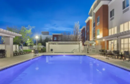 Holiday Inn Express & Suites SACRAMENTO AIRPORT NATOMAS by IHG