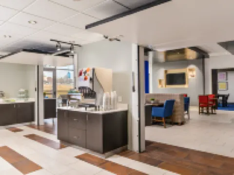 Holiday Inn Express & Suites LEE'S SUMMIT - KANSAS CITY by IHG Hotels in Lee's Summit