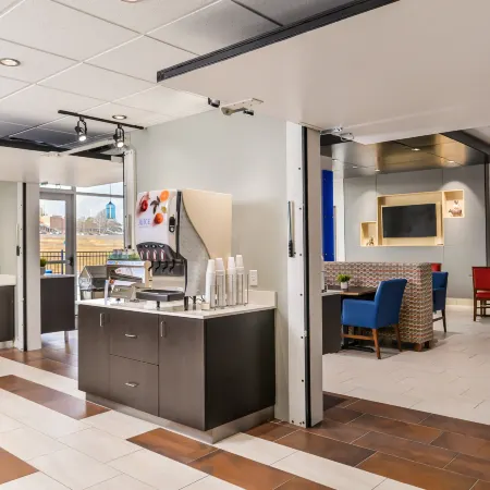 Holiday Inn Express & Suites LEE'S SUMMIT - KANSAS CITY by IHG