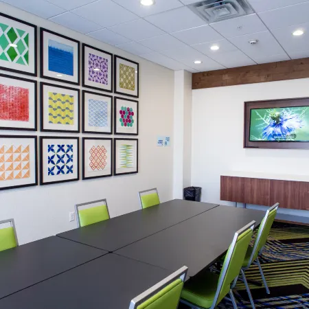 Holiday Inn Express & Suites OKLAHOMA CITY AIRPORT by IHG