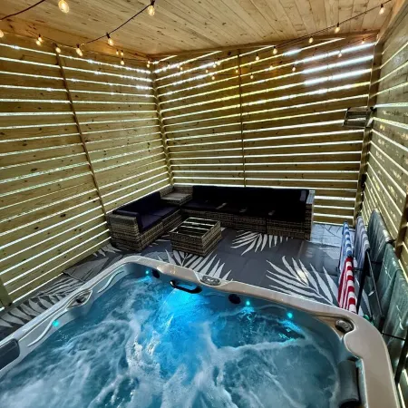 New Private Quiet Cabin~Mountain Forest View~Hot Tub~3 King Beds~Fire Pit~1 Acre
