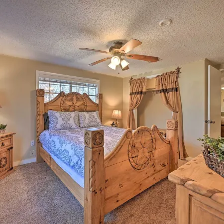 Whispering Oaks Broken Bow Cottage Near Hiking! Hoteles en Broken Bow