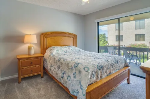 Walk to Restaurants: Downtown Leesburg Townhome! - parking