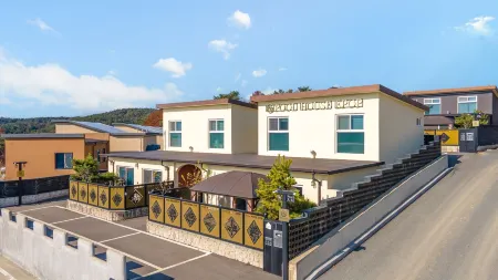 Chuncheon Poolhouse Epop Отели рядом с достопримечательностью «Канвонский национальный университет»