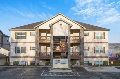 Lakefront Sanctuary - Table Rock Lake Adventures Hotels near Indian Point Floating Cafe