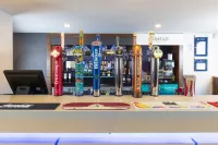 Holiday Inn Express MILTON KEYNES by IHG - Quầy bar