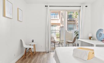 Private Entry Suite w Patio Bath Kitchenette