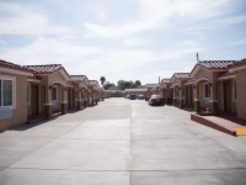 Diamond Bell Inn & Suites Hotels in Bell