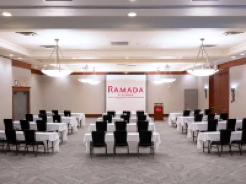 Ramada by Wyndham Kelowna Hotel & Conference Center Hotels in Kelowna