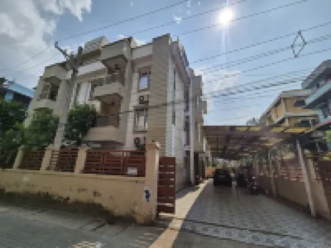 Aryan Address Hotel di 
