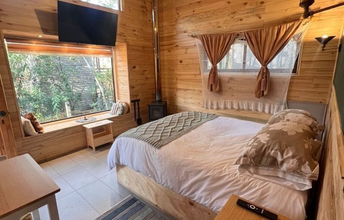 K m 6 River Lodge