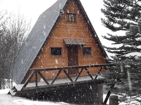 Chalets Cocody Отели рядом с достопримечательностью «Couvent Saint Jean de Matha»