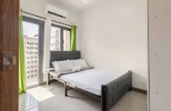 Near SM BF & Shopwise Slex Accessible 2BR for 4