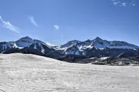 Bright Downtown Telluride Condo - Steps to Lift! - parkir