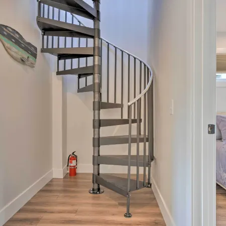 Traverse City Townhome Walk to Beach!