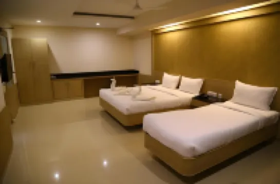 โรงแรมวาร์ชัน อินเทอร์นาชั่นแนล