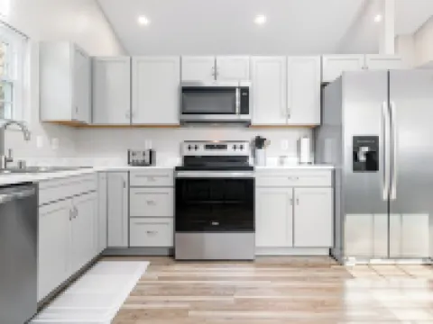 Ultimate Family Escape - 5BR 2.5BA - 2 Living Rooms Hoteles en Radcliff