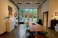 THE HIDDEN COTTAGE Private, Relaxing, Great Location, Has Everything You Need
