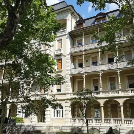 Central, spacious and comfortable, easy to reach by car or train.