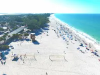 A Tropical Breeze Beach Club - Anna Maria Island Hotels in Holmes Beach