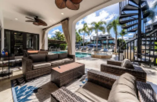 Villa Tropical,  Waterfront location off Las Olas in Seven Isles