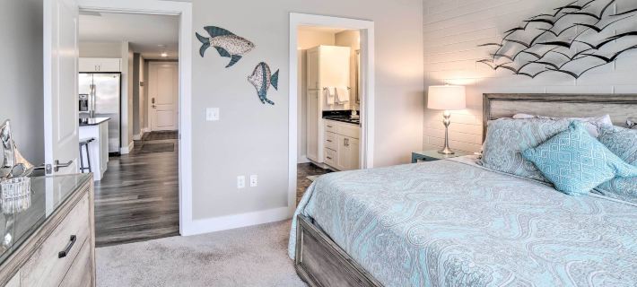 Luxe Manistee Condo w/ Balcony & River Views! Отели в г. Манисти