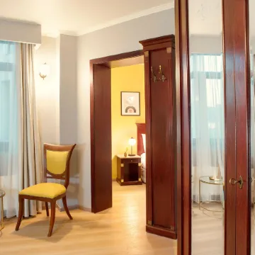 Zeus Essence Bucharest Venezia