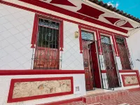 Laundry House Hotels near Cali Zoo