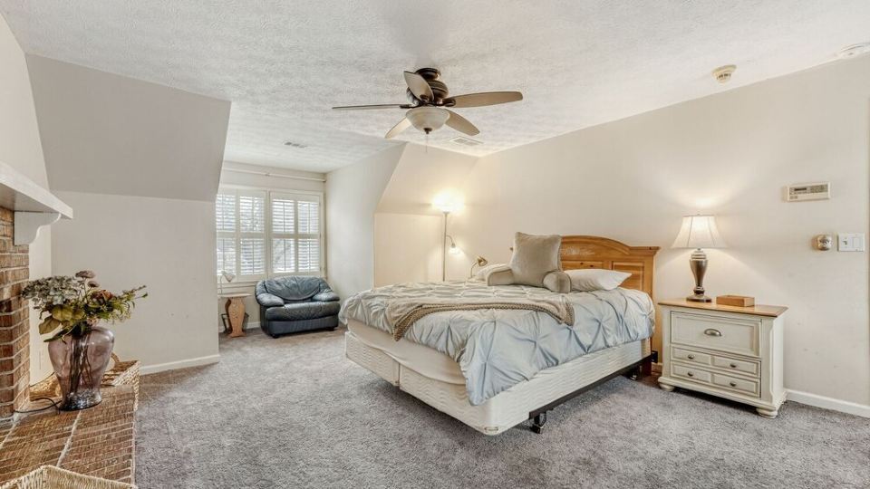 Spacious 5 -Bedroom Home, Backyard Entertainment, Basement Suite, Marta Access