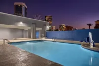 Holiday Inn Express & Suites Phoenix - Midtown by IHG - Yüzme Havuzu