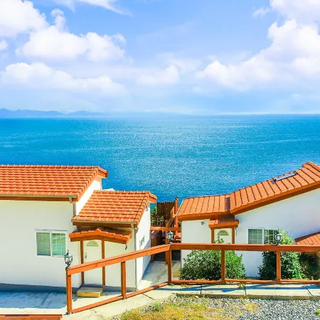 Namhae Eunbit Bada Pension Отели рядом с достопримечательностью «Храм Пориам»