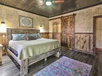 Stylish Broken Bow Cabin w/ Hot Tub + Fire Pit! فنادق في بروكن بو
