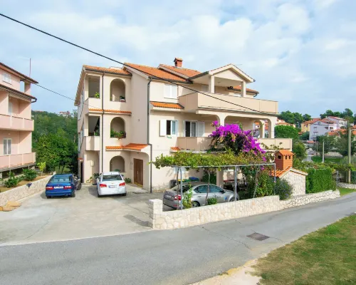 Apartments Mirjana V Hotels in Lopar
