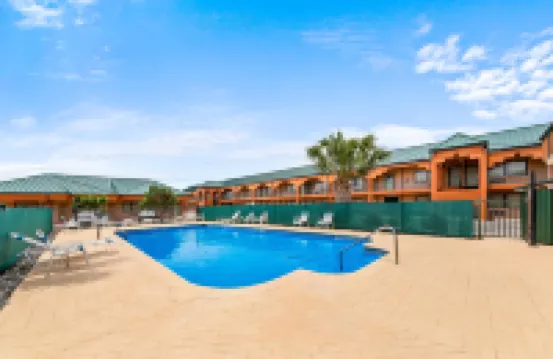 โรงแรม Econo Lodge Del Rio