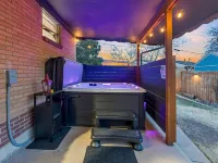 Cozy Den Retreat - Hot Tub - Game Room - BBQ - Fire Pit Min to Downtown Denver Hotels in Sherrelwood