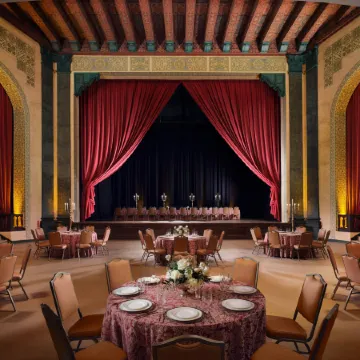 AC Hotel Detroit at Bonstelle Отели рядом с достопримечательностью «Стадион "Нью-Центр-арена"»