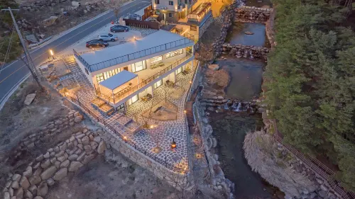 Geochang Pool Villa Bong Stay - مبيت وإفطار