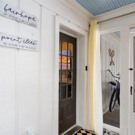 Le Hibou Blanc (A) - Fairhope: Laid-back Sophistication