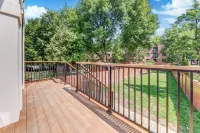 Luxury 4 Bedroom Home Near Downtown with Free Parking Hotels near Scarborough