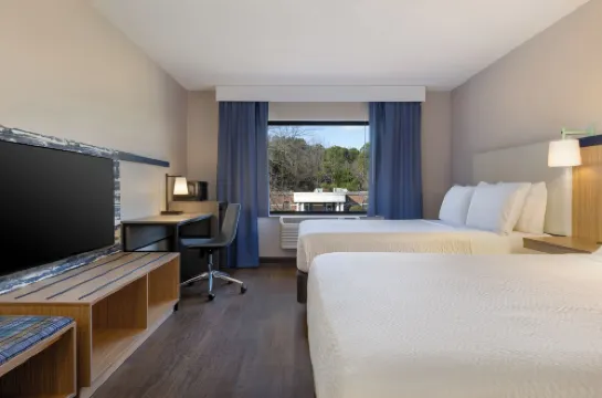Garner Hotel CORNELIUS LAKE NORMAN by IHG