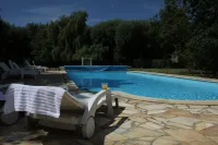 Charming Chalet with Swimming Pool in Quend