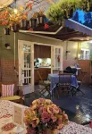 ParabonHaus Kopitiam - Bed & Breakfast