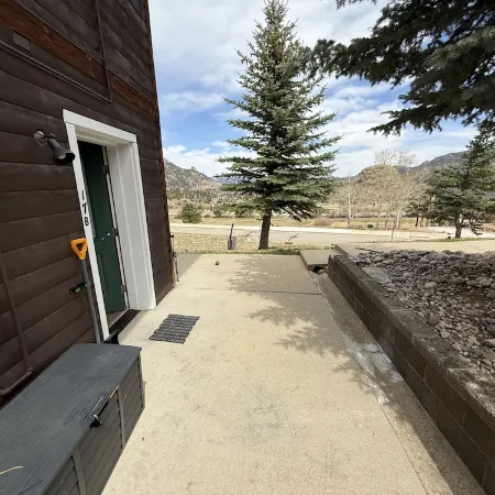 Modern Mountain Cabin Condo w/Steam Shower + Essential Living Design