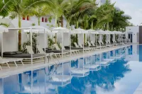 Seasons Hotel (Adults Only)