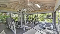 Beachfront 2bdr Condo, Pool & Hot Tub w/ Ocean Views Papaya Place by Avantstay