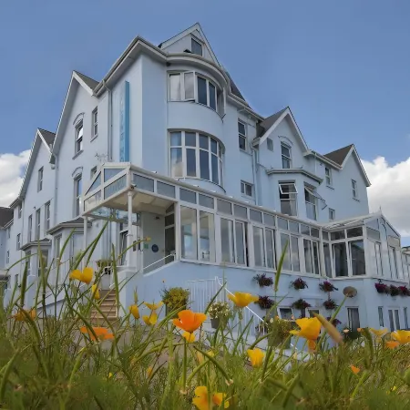 Marine Hotel