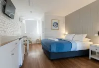 Bay House Motel